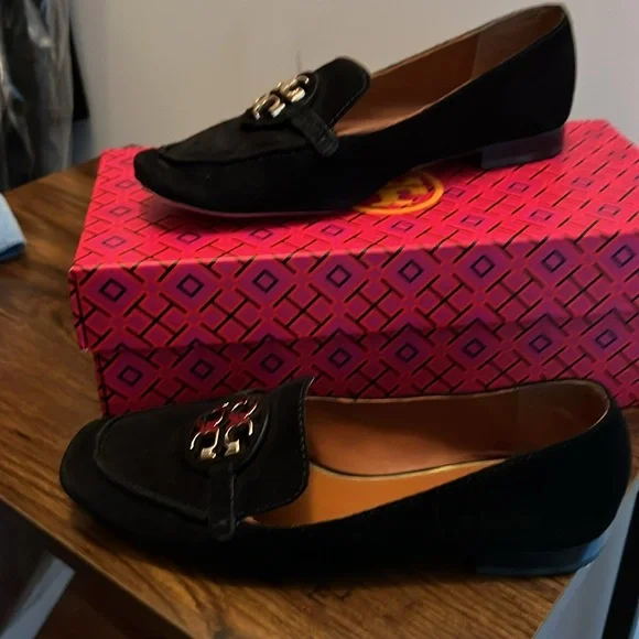 Tory Burch Suede Mocasines - Picture 2 of 7